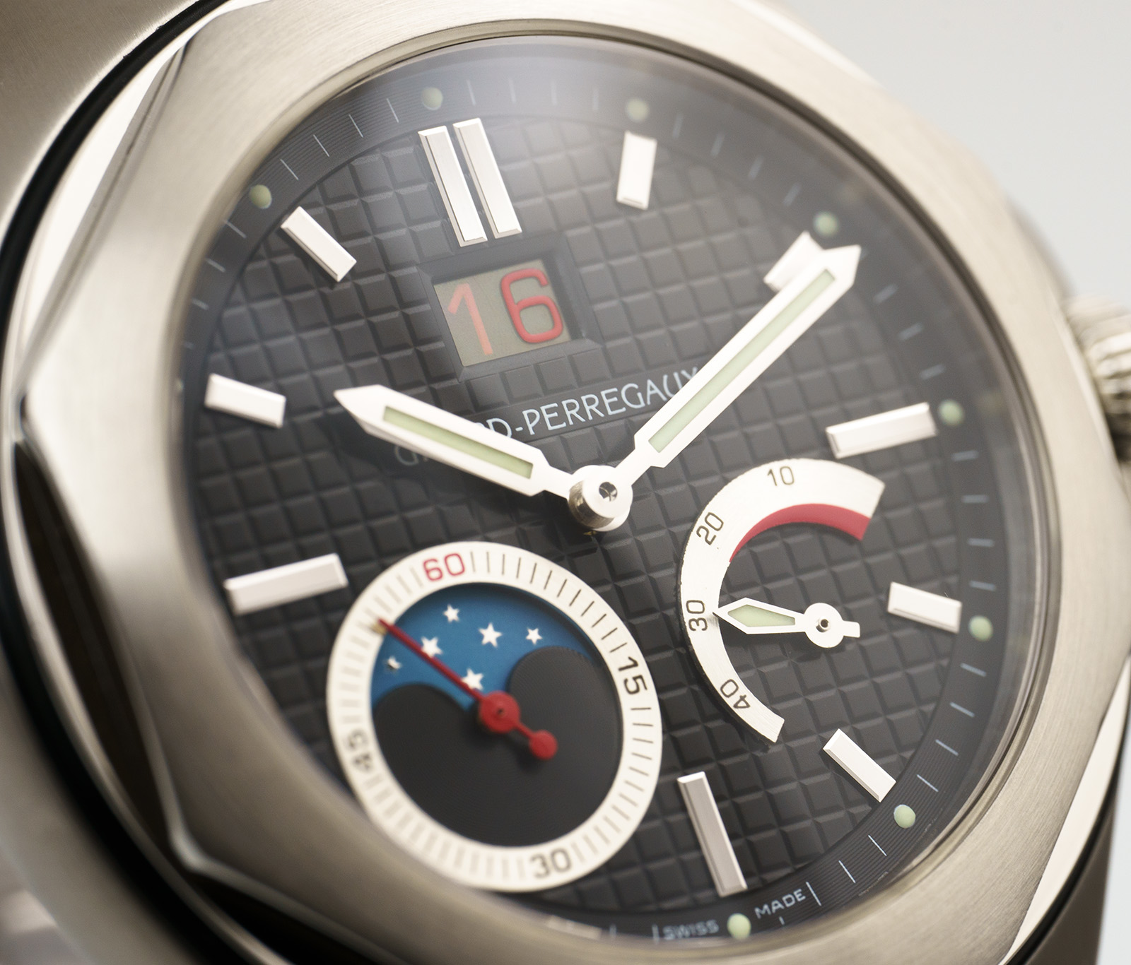 GIRARD PERREGAUX Laureato EVO3 Big Date Power Reserve Moon Phase